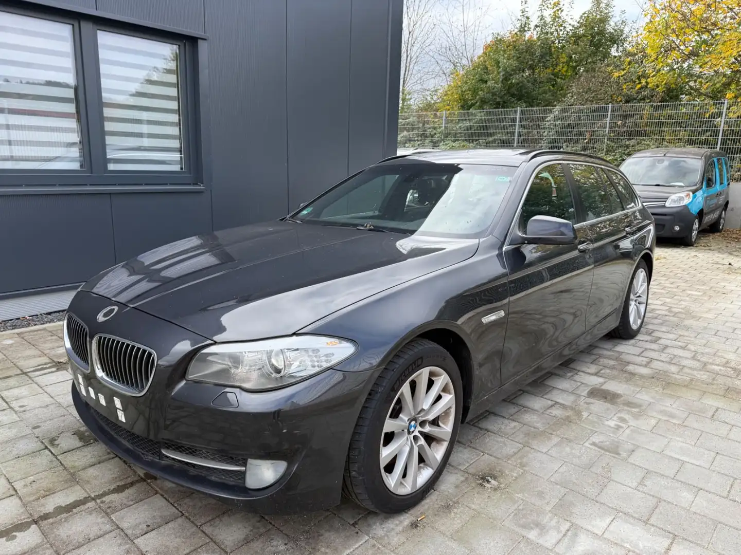 BMW 535 d xDrive Panorama/Memory/Leder/SHZ/AHK Grau - 1