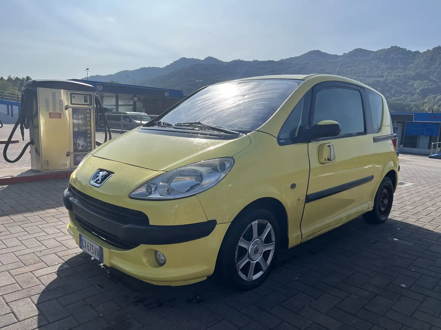 Peugeot 1007 1.4 Trendy Jaune - 1