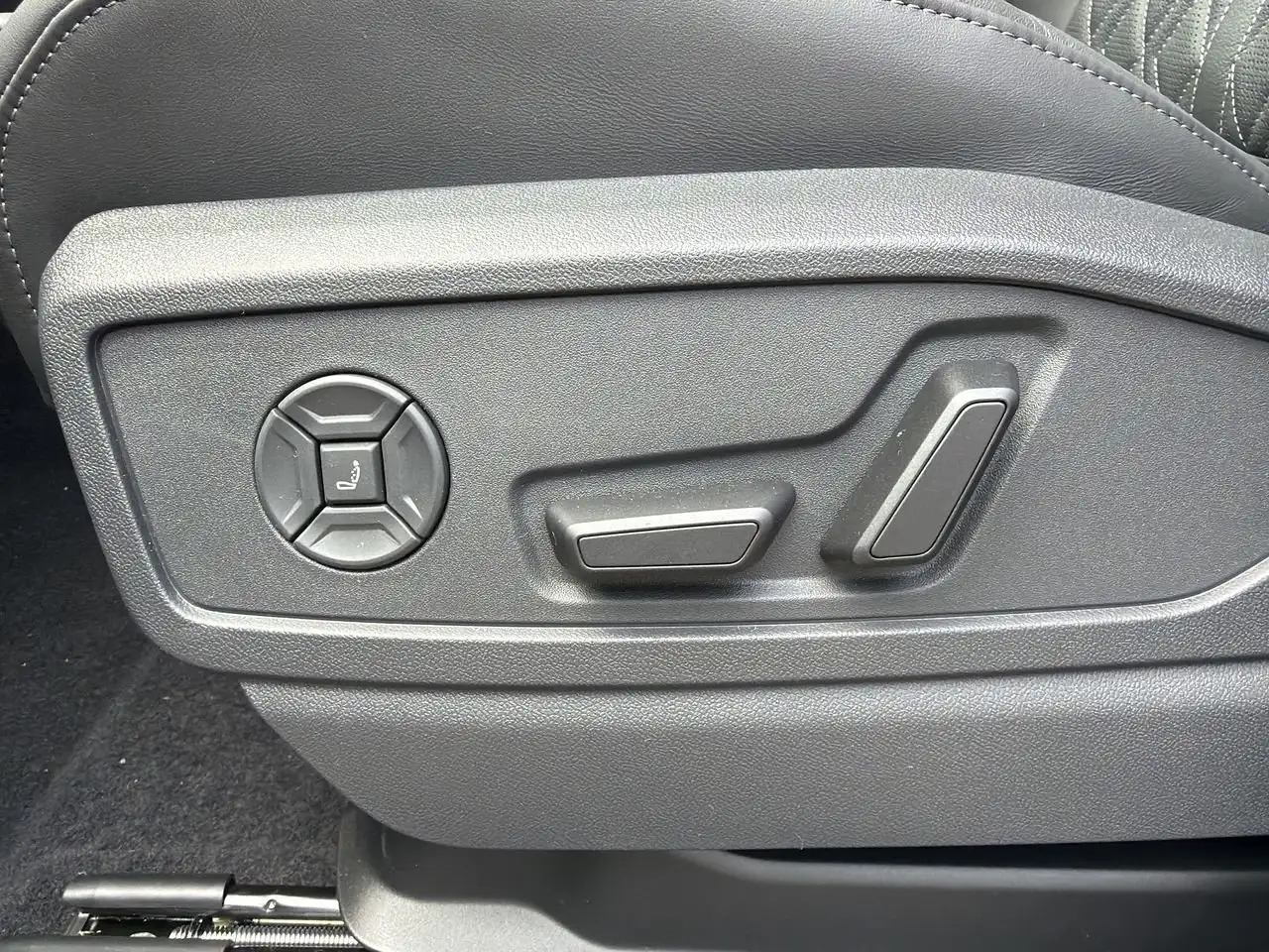 Audi SQ5 снимка Audi SQ5