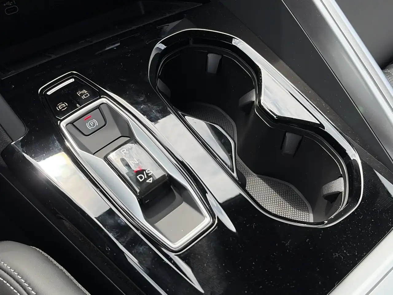 Audi SQ5 снимка Audi SQ5