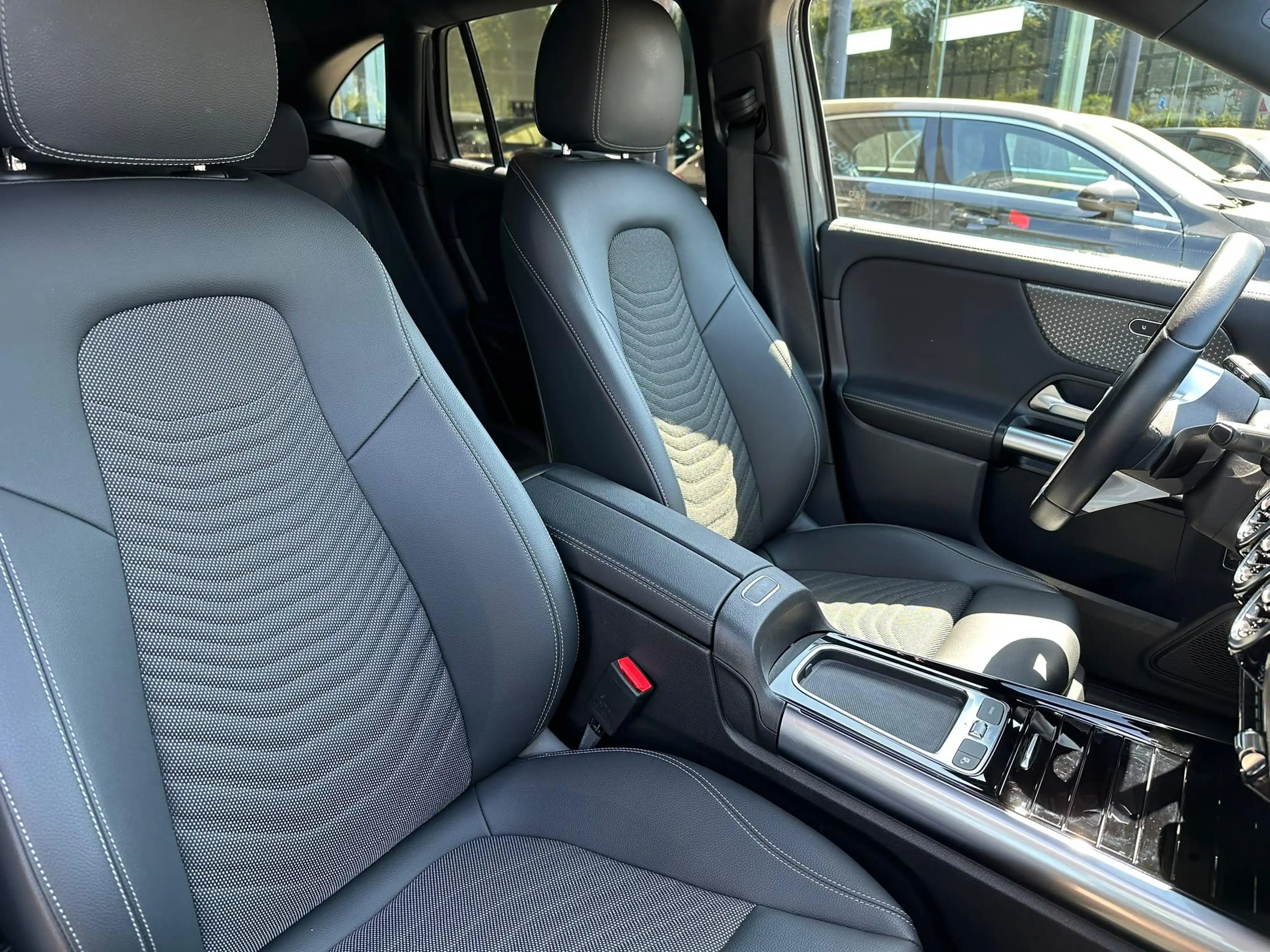 Mercedes-Benz GLA 180 GLA d Business Line — photo 14
