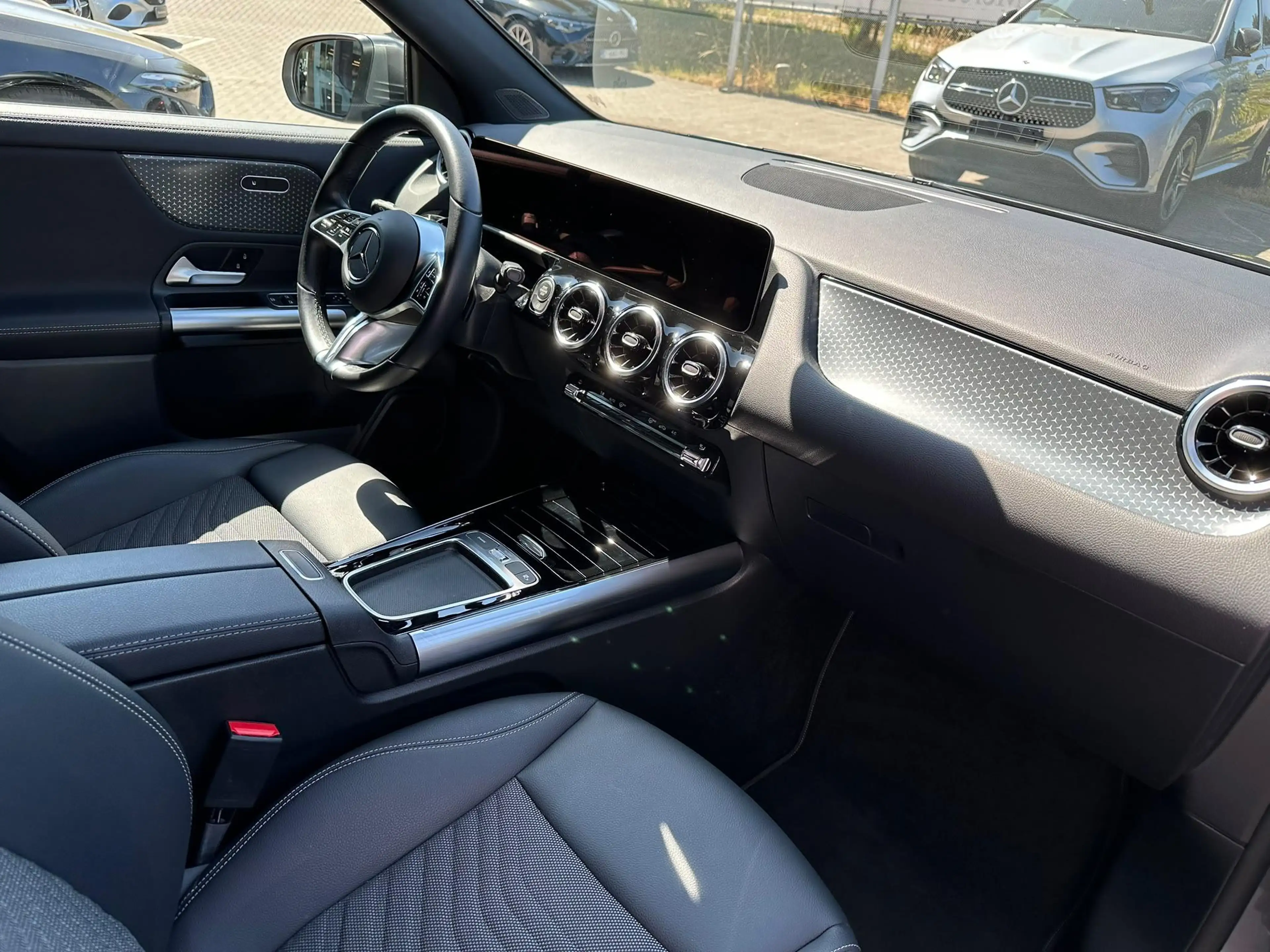 Mercedes-Benz GLA 180 GLA d Business Line — photo 12