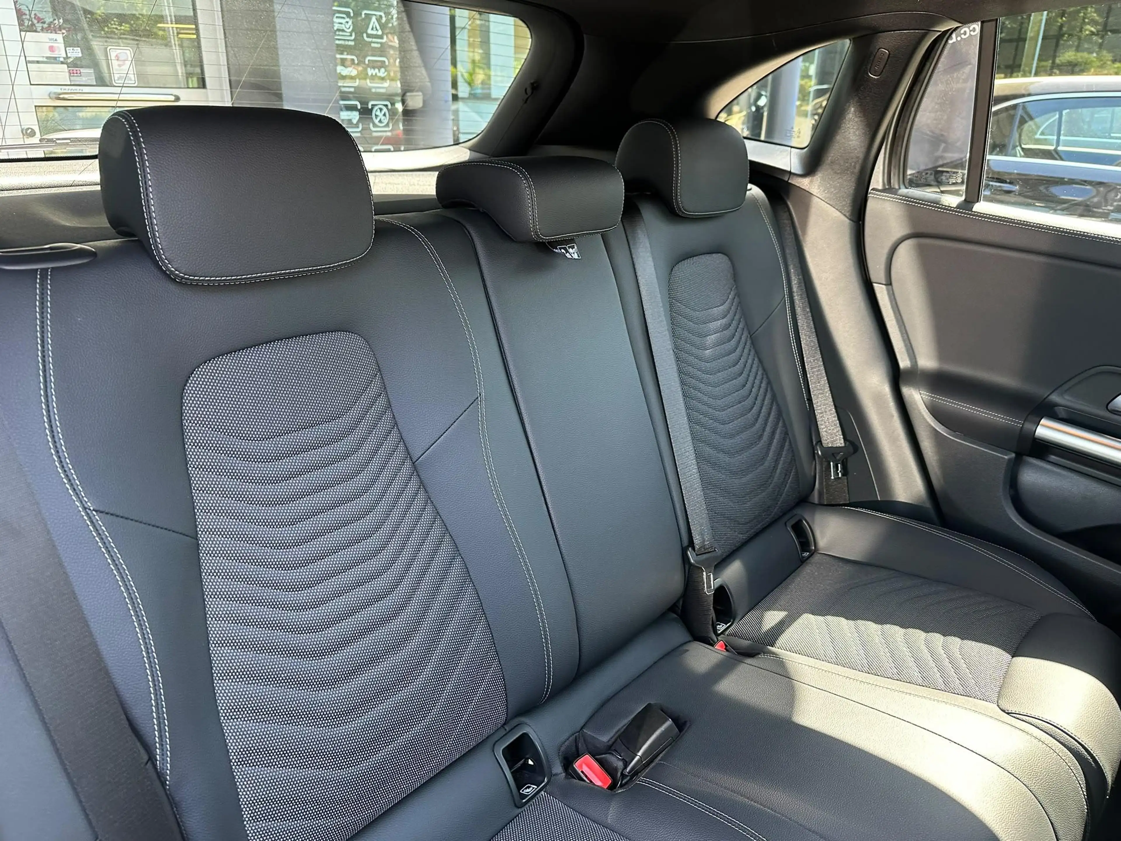Mercedes-Benz GLA 180 GLA d Business Line — photo 15