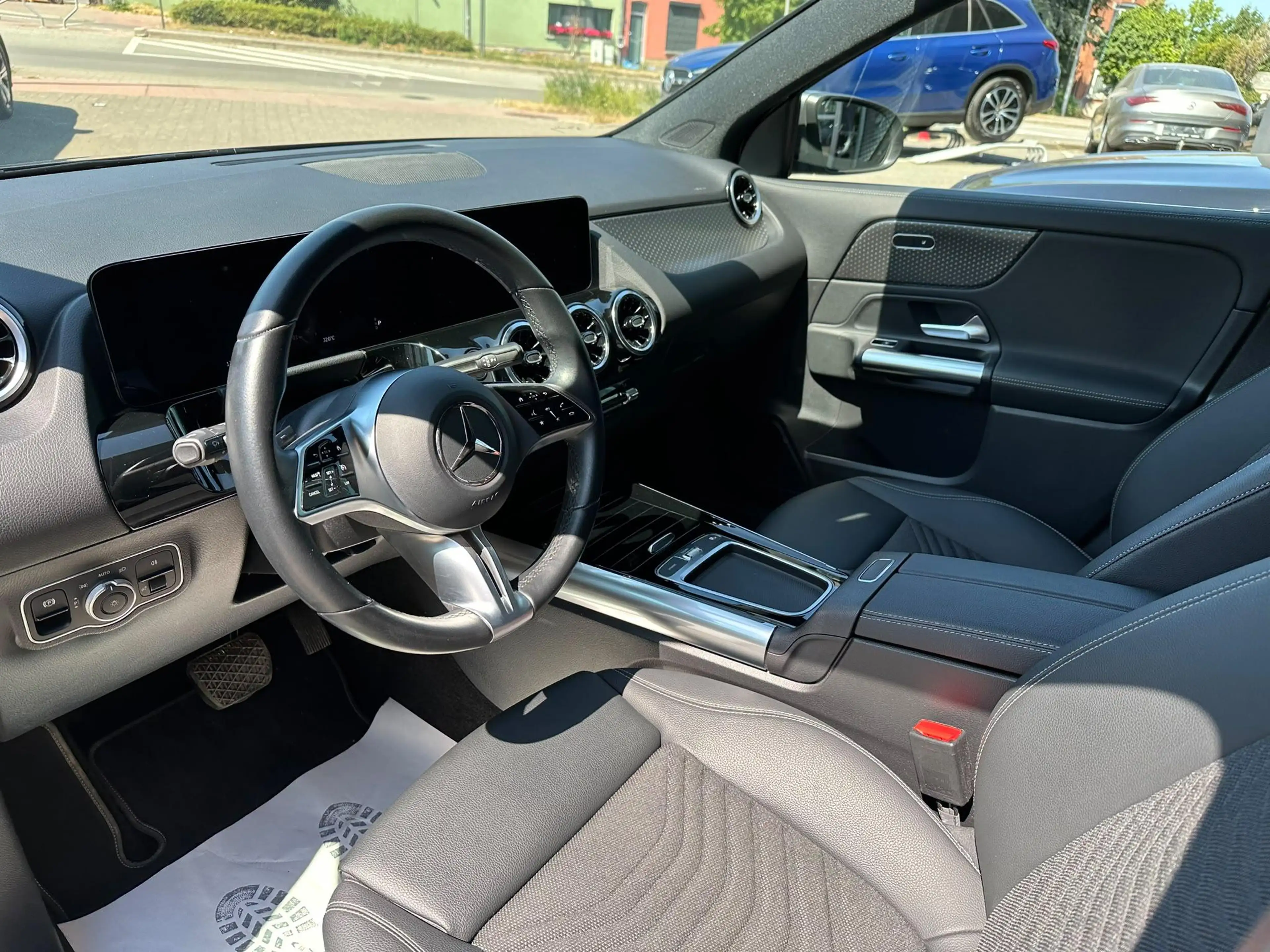 Mercedes-Benz GLA 180 GLA d Business Line — photo 11