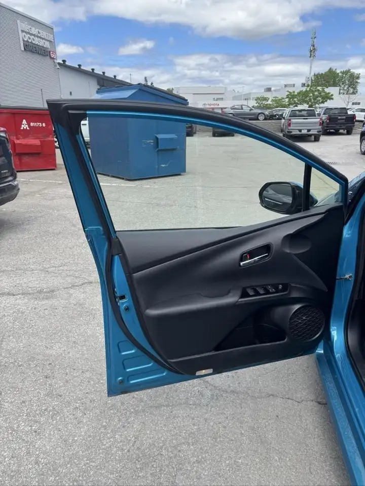 Toyota Prius Prime снимка Toyota Prius Prime