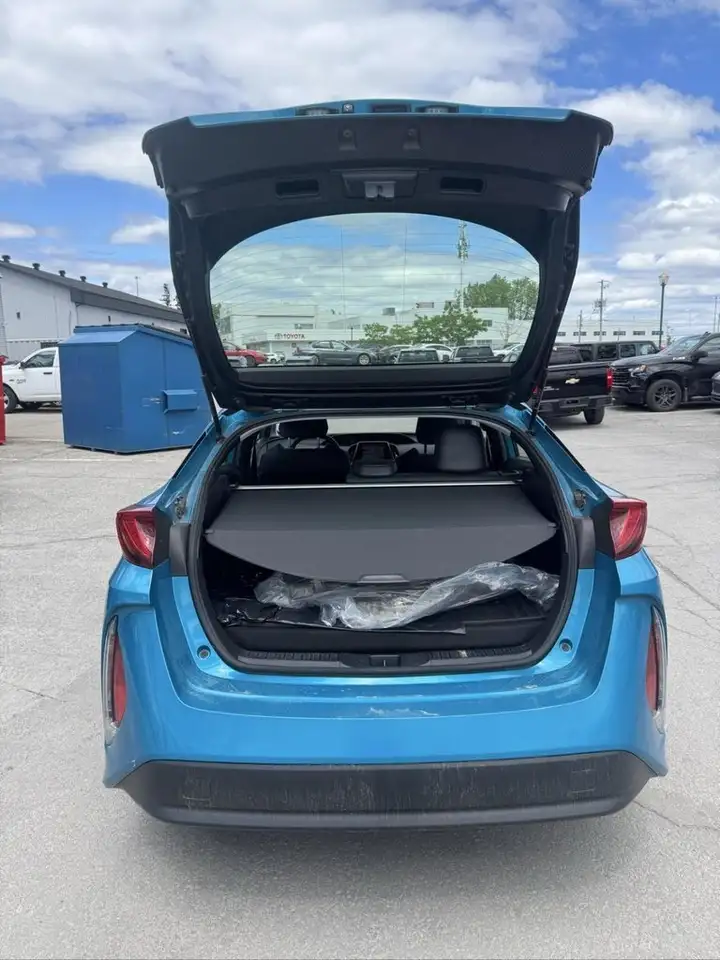 Toyota Prius Prime снимка Toyota Prius Prime