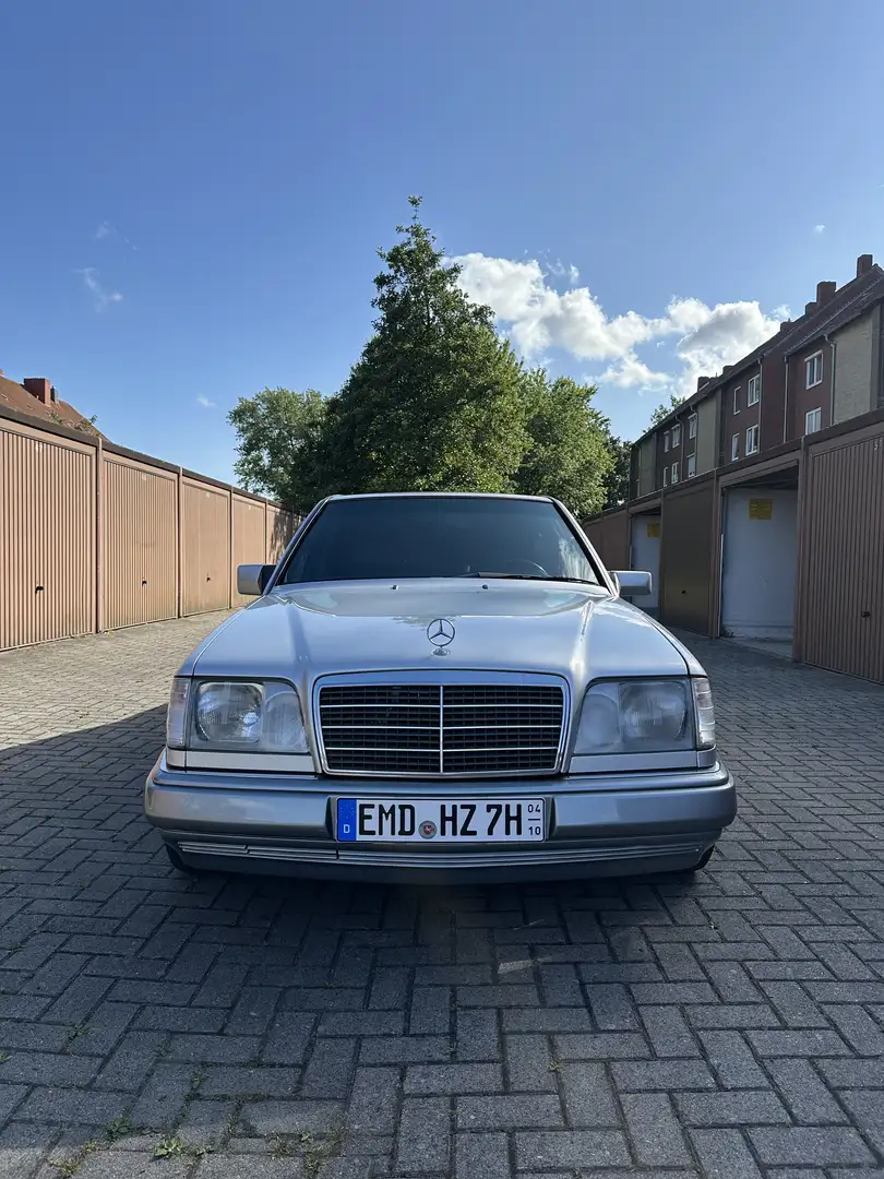 Mercedes-Benz E 220 W124 OLDTIMER H KENNZ. KLIMA LEDER AUTOMATIK - 1