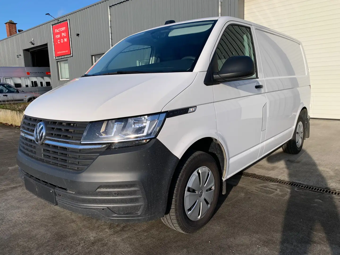 Volkswagen Transporter 29500+btw/AUTOMAAT/TREKHAAK/CAR PLAY/PARKSENSORS Wit - 1