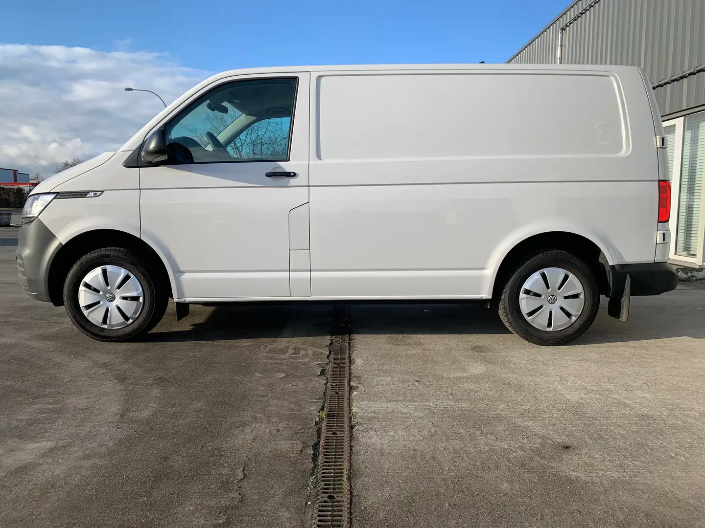 Volkswagen Transporter 29500+btw/AUTOMAAT/TREKHAAK/CAR PLAY/PARKSENSORS Wit - 2