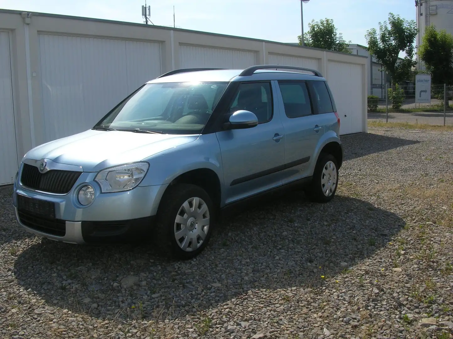 Skoda Yeti 2.0 TDI  4x4 - Klima - PDC - AHK Blau - 1