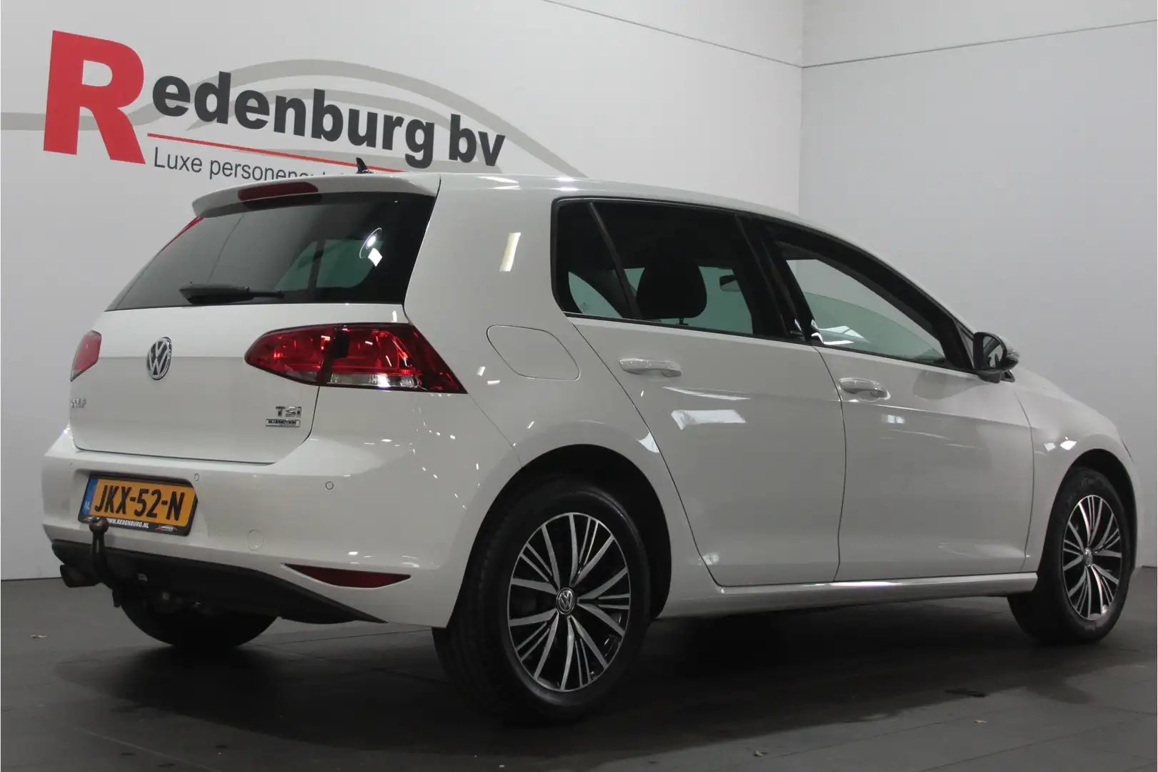 Volkswagen Golf 1.2 TSI Connected Series - Navi / PDC / BT / Stoel Wit - 2
