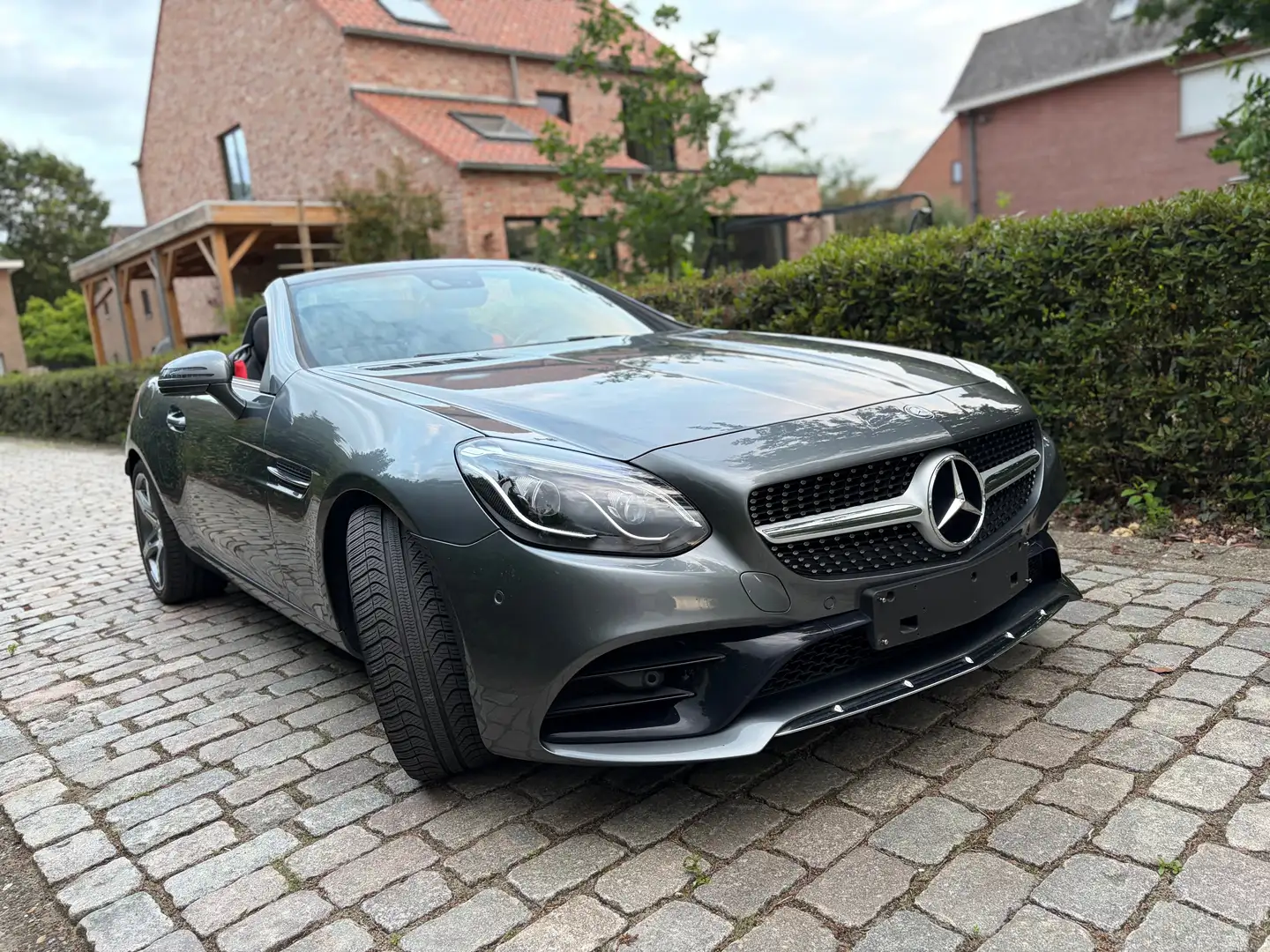 Mercedes-Benz SLC 180 Pack Amg Cabrio Pano dak ### 58000 Km ### Grau - 2