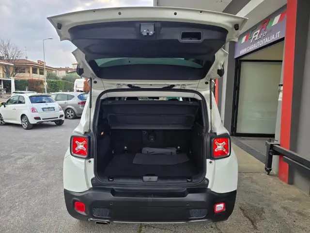 Jeep Renegade view 9