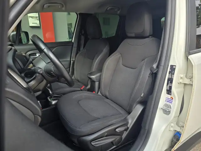 Jeep Renegade view 6