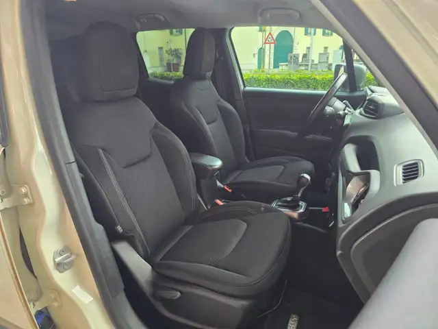 Jeep Renegade view 12
