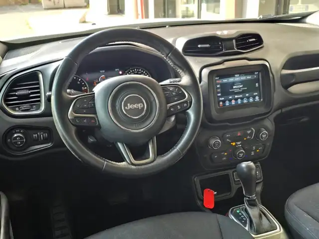 Jeep Renegade view 3