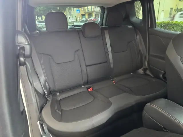 Jeep Renegade view 11