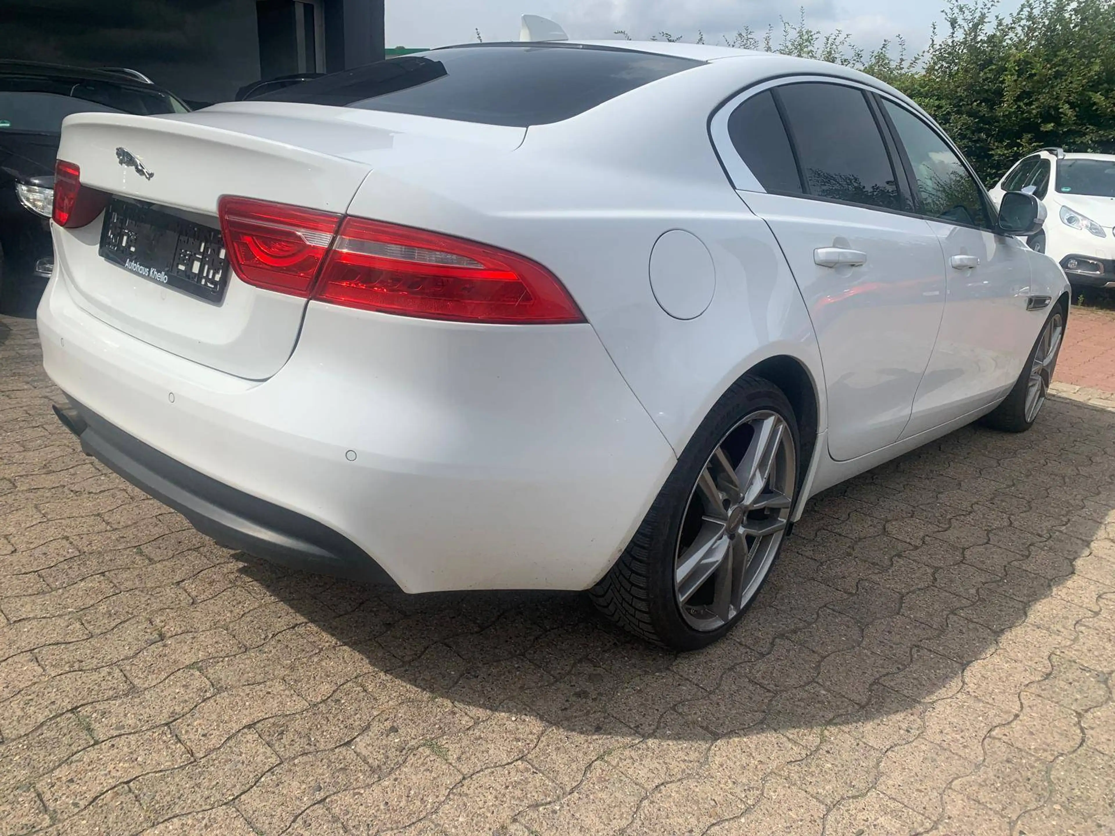 Jaguar XE Pure — photo 4