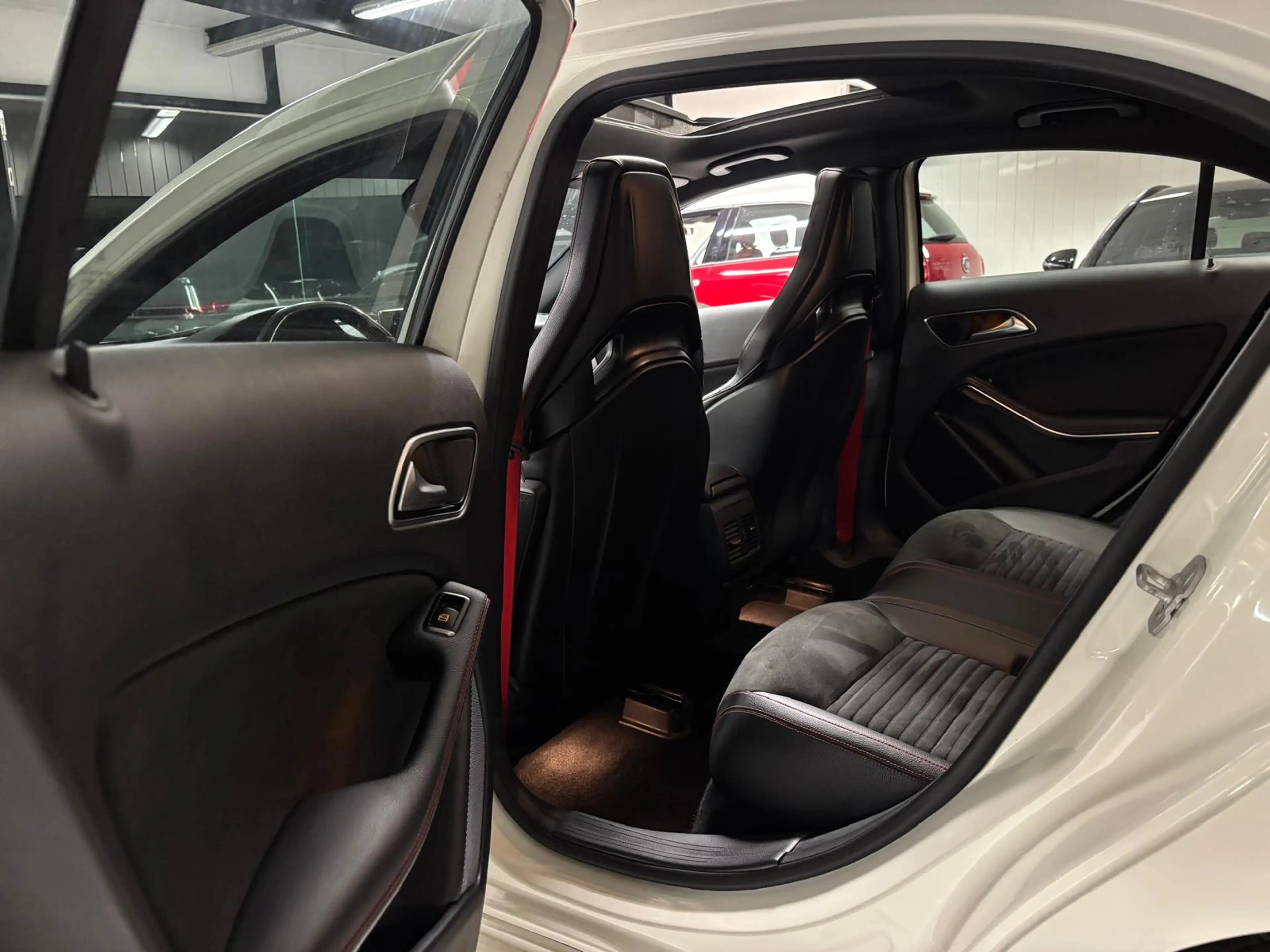 Mercedes-Benz A 45 AMG A 45 AMG 4-Matic — photo 14