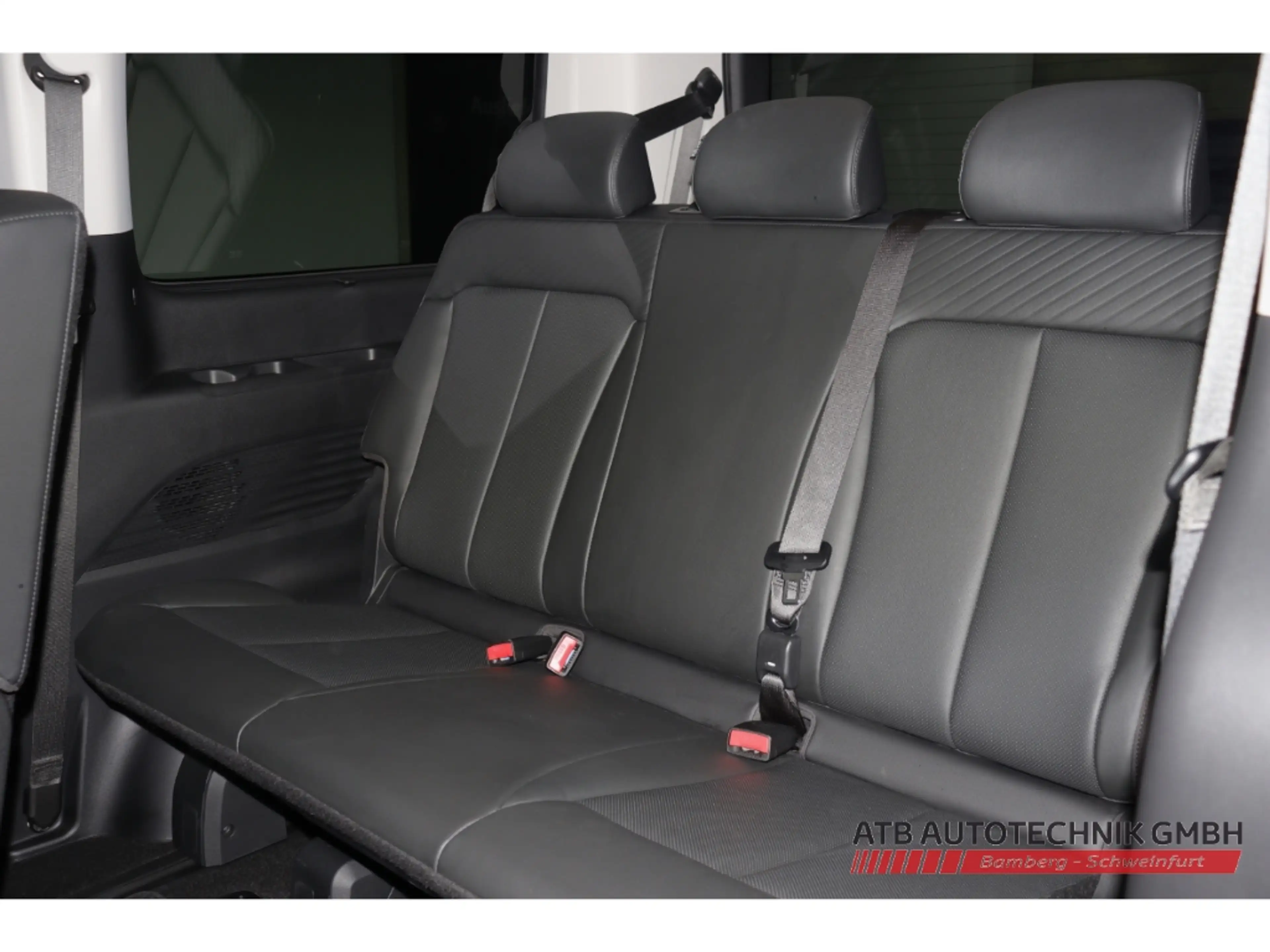 Hyundai STARIA Prime 2WD 2.2 CRDi Park-Paket Navi Bose Klimasitze — photo 11