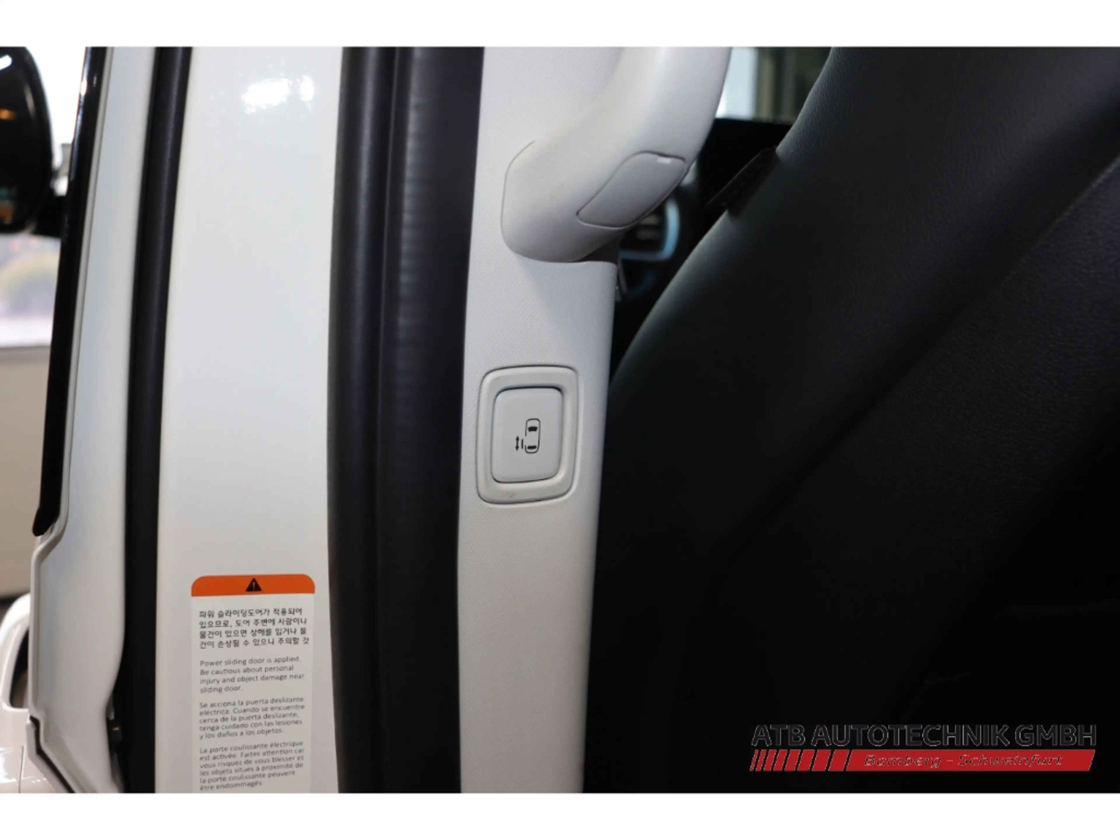 Hyundai STARIA Prime 2WD 2.2 CRDi Park-Paket Navi Bose Klimasitze — photo 12