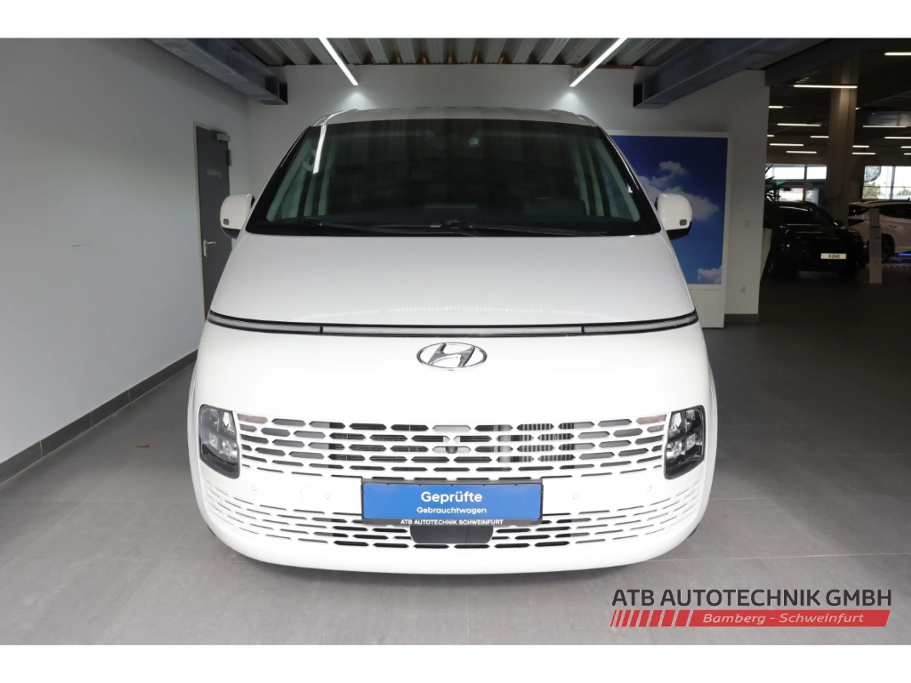 Hyundai STARIA Prime 2WD 2.2 CRDi Park-Paket Navi Bose Klimasitze — photo 3
