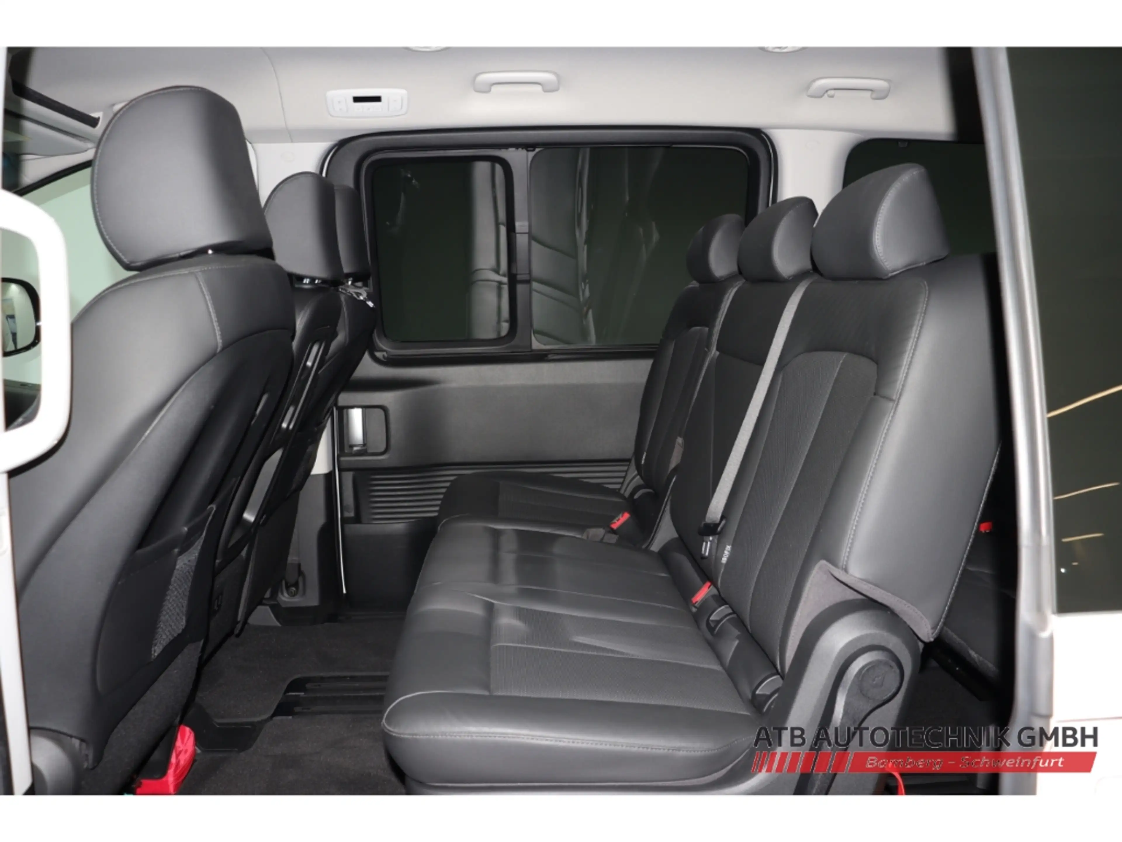 Hyundai STARIA Prime 2WD 2.2 CRDi Park-Paket Navi Bose Klimasitze — photo 10