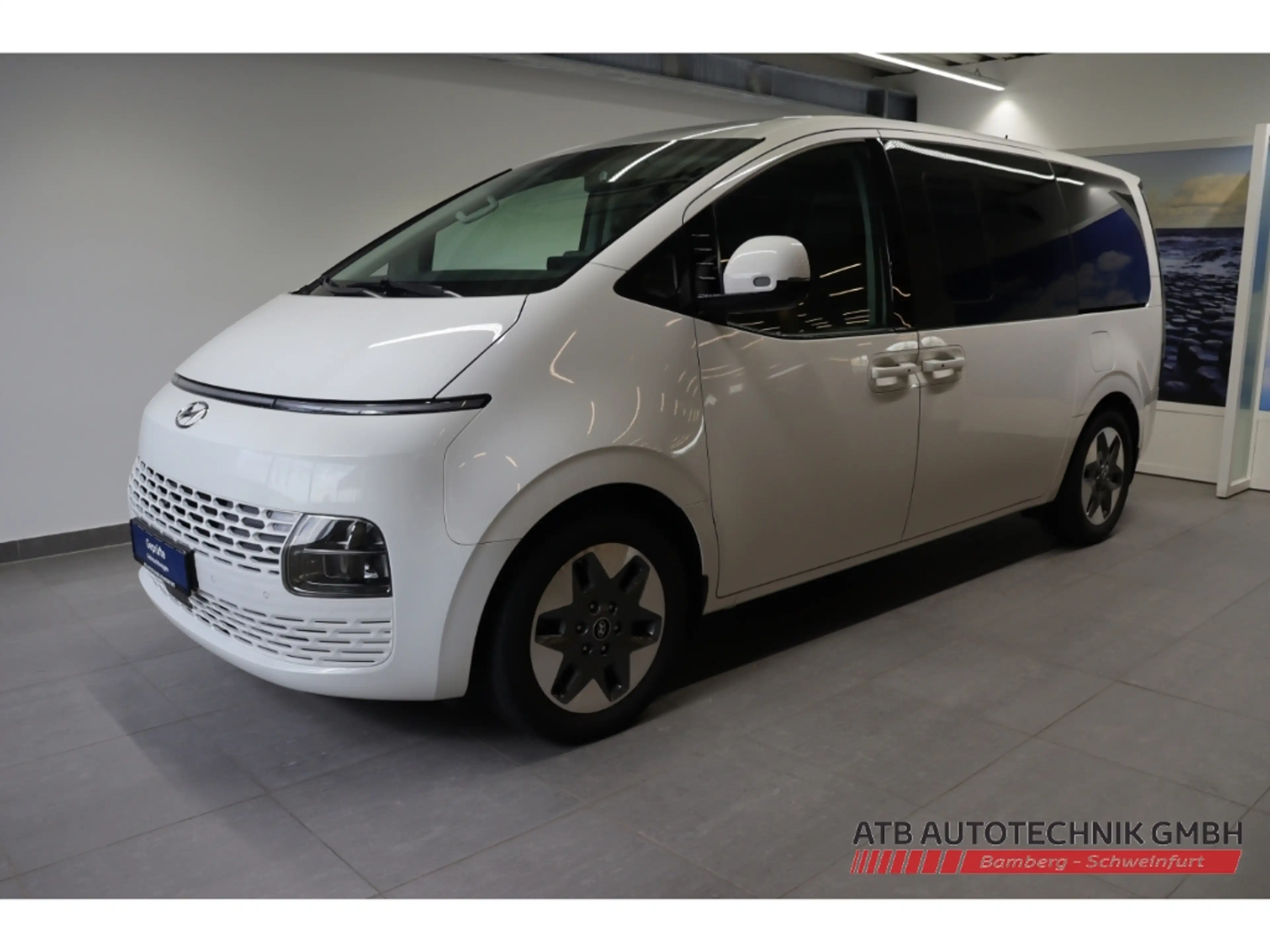 Hyundai STARIA Prime 2WD 2.2 CRDi Park-Paket Navi Bose Klimasitze — photo 2