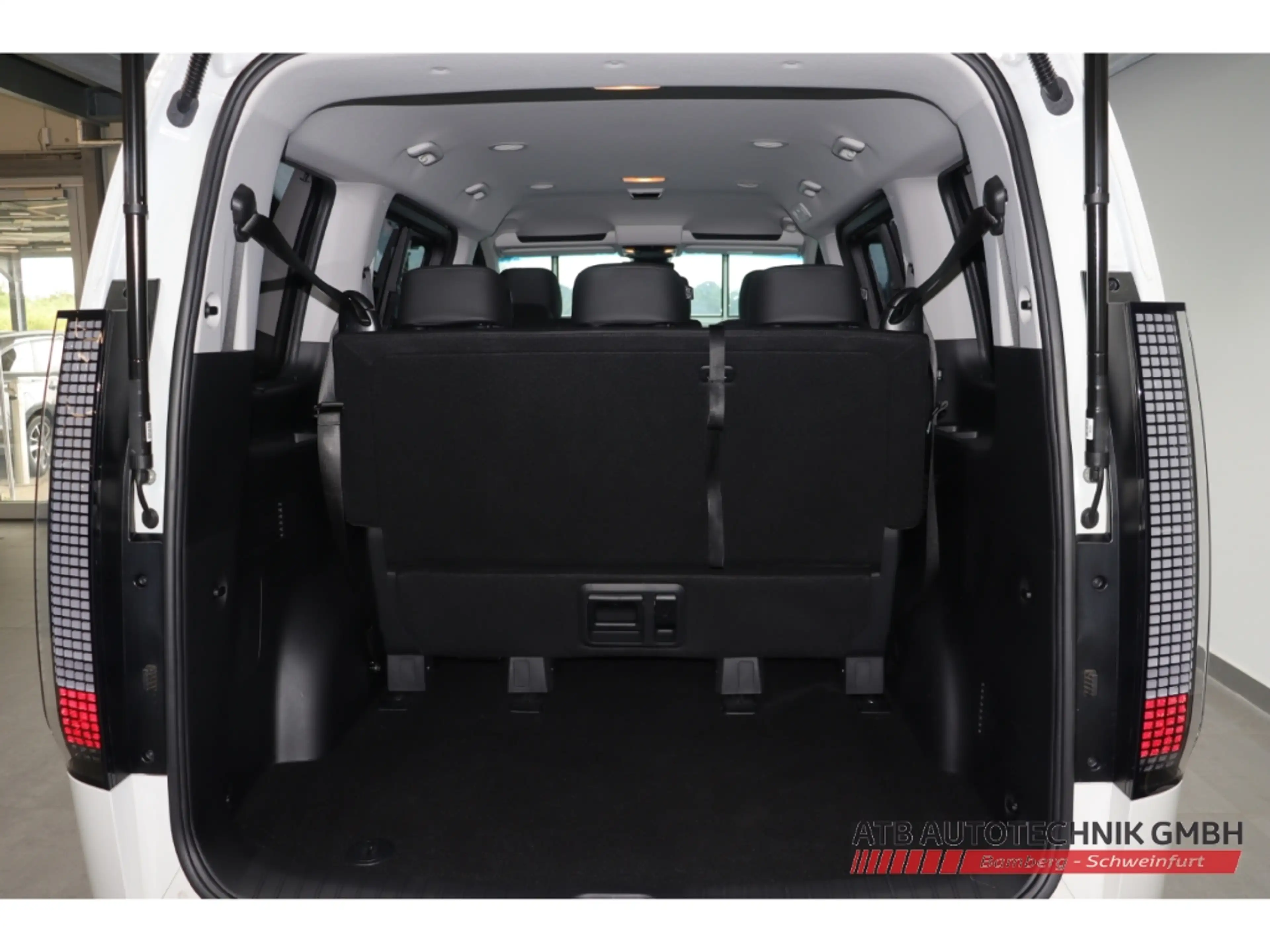 Hyundai STARIA Prime 2WD 2.2 CRDi Park-Paket Navi Bose Klimasitze — photo 13