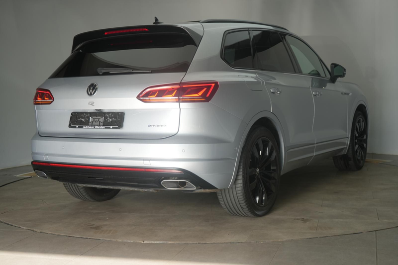 Volkswagen Touareg R e TSI 4Motion Leder/ACC/Kamera/Pano/AH — photo 4