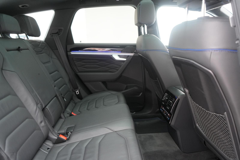 Volkswagen Touareg R e TSI 4Motion Leder/ACC/Kamera/Pano/AH — photo 8