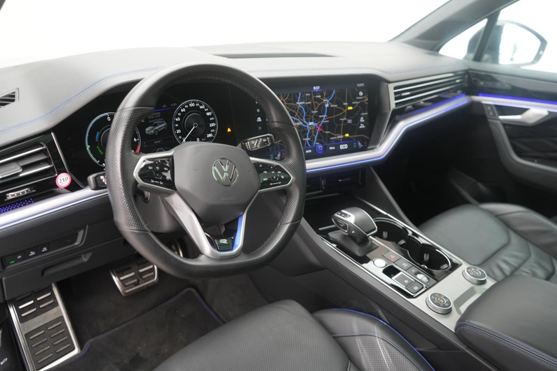 Volkswagen Touareg R e TSI 4Motion Leder/ACC/Kamera/Pano/AH — photo 12