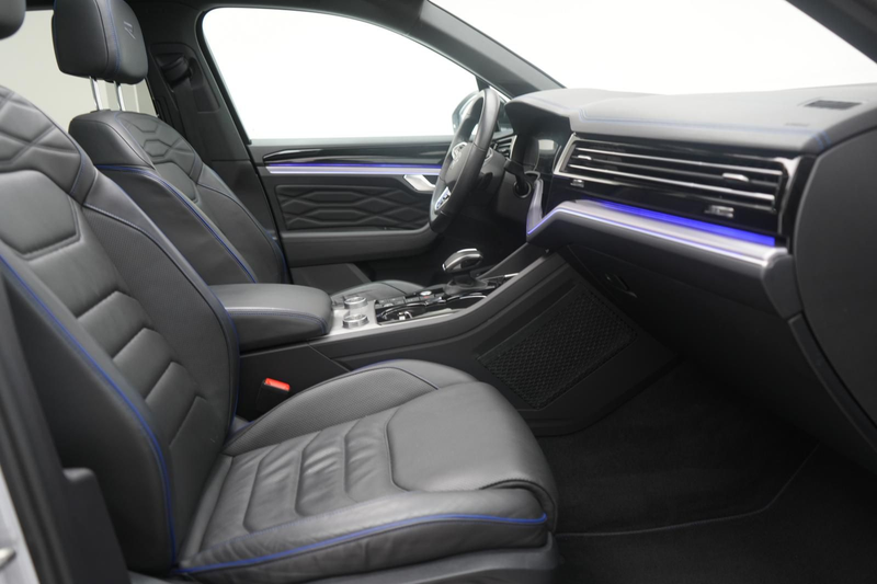 Volkswagen Touareg R e TSI 4Motion Leder/ACC/Kamera/Pano/AH — photo 6