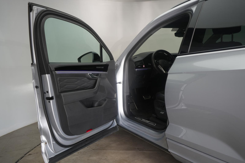 Volkswagen Touareg R e TSI 4Motion Leder/ACC/Kamera/Pano/AH — photo 11