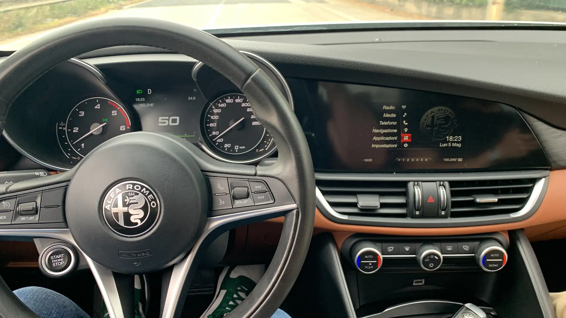 Alfa Romeo Giulia Giulia 2.2 t Business 136cv auto Argento - 2