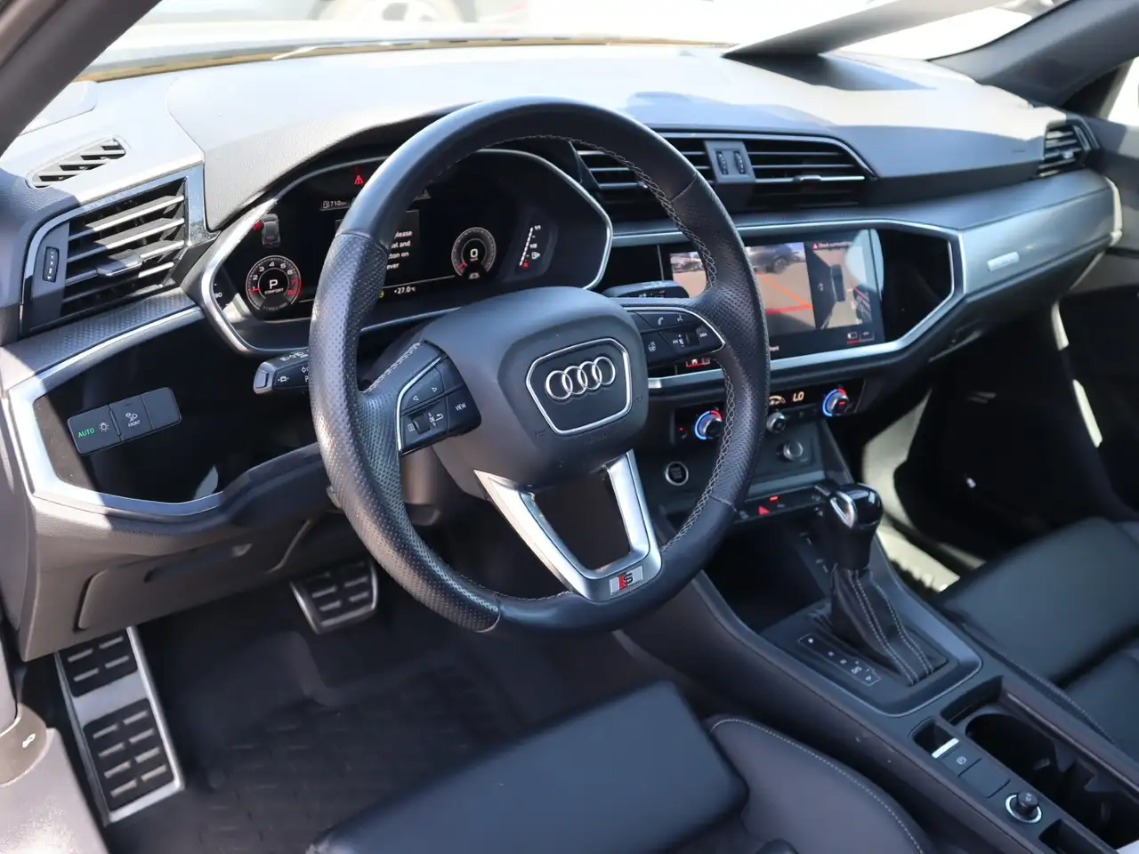 Audi Q3 снимка Audi Q3