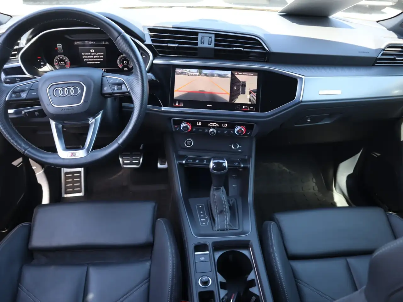 Audi Q3 снимка Audi Q3