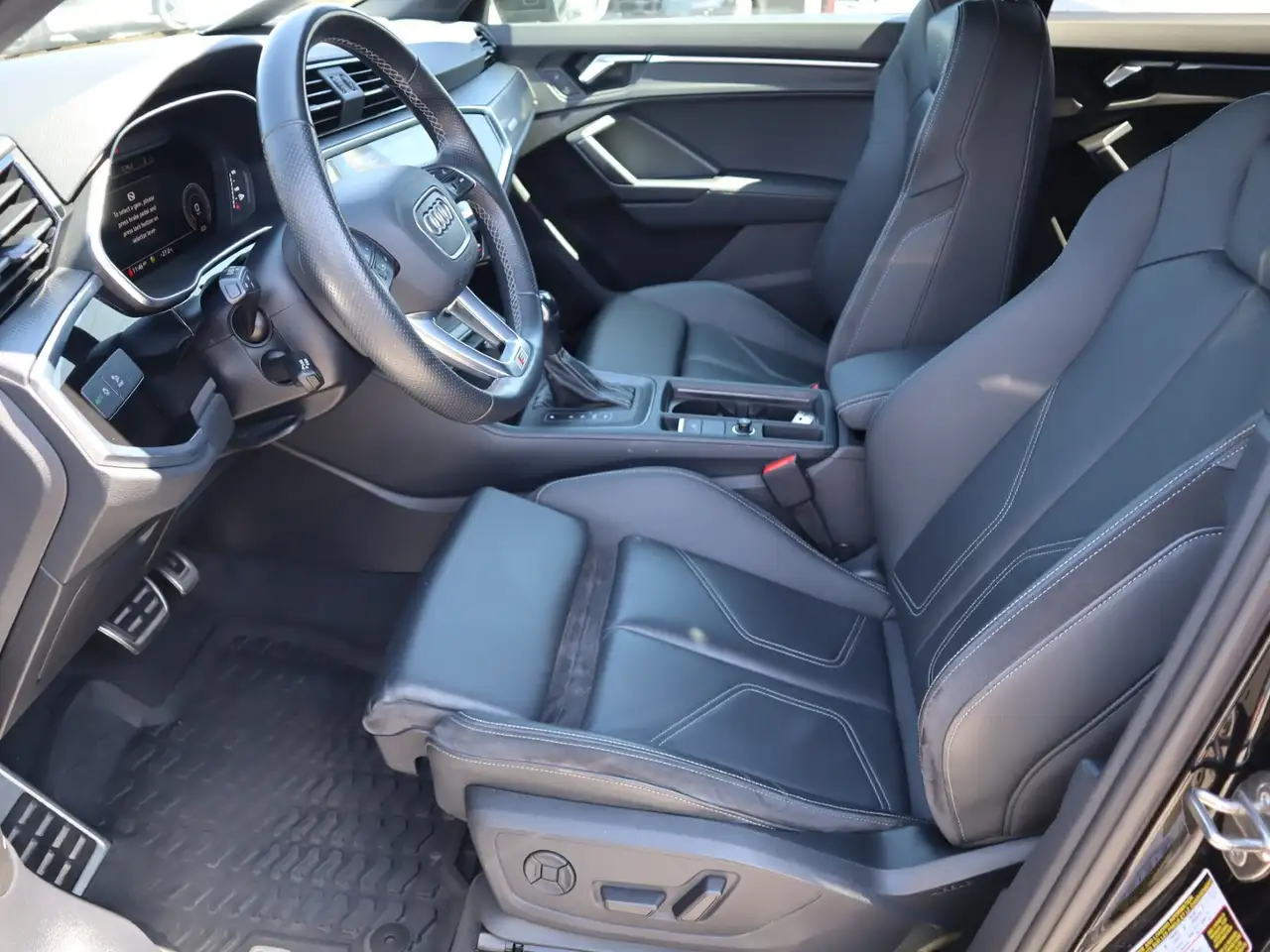 Audi Q3 снимка Audi Q3