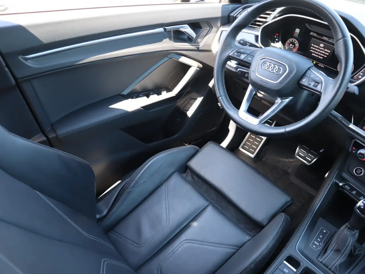 Audi Q3 снимка Audi Q3