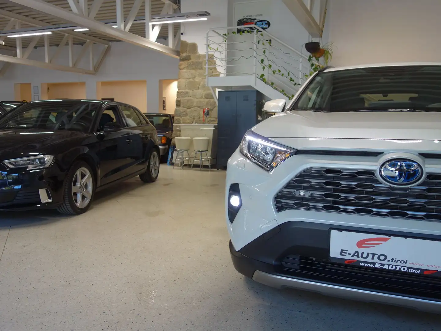 Toyota RAV 4 2,5 Hybrid ActiveDrive Aut.*218PS*AHK*NEUWERTIG*E Weiß - 2