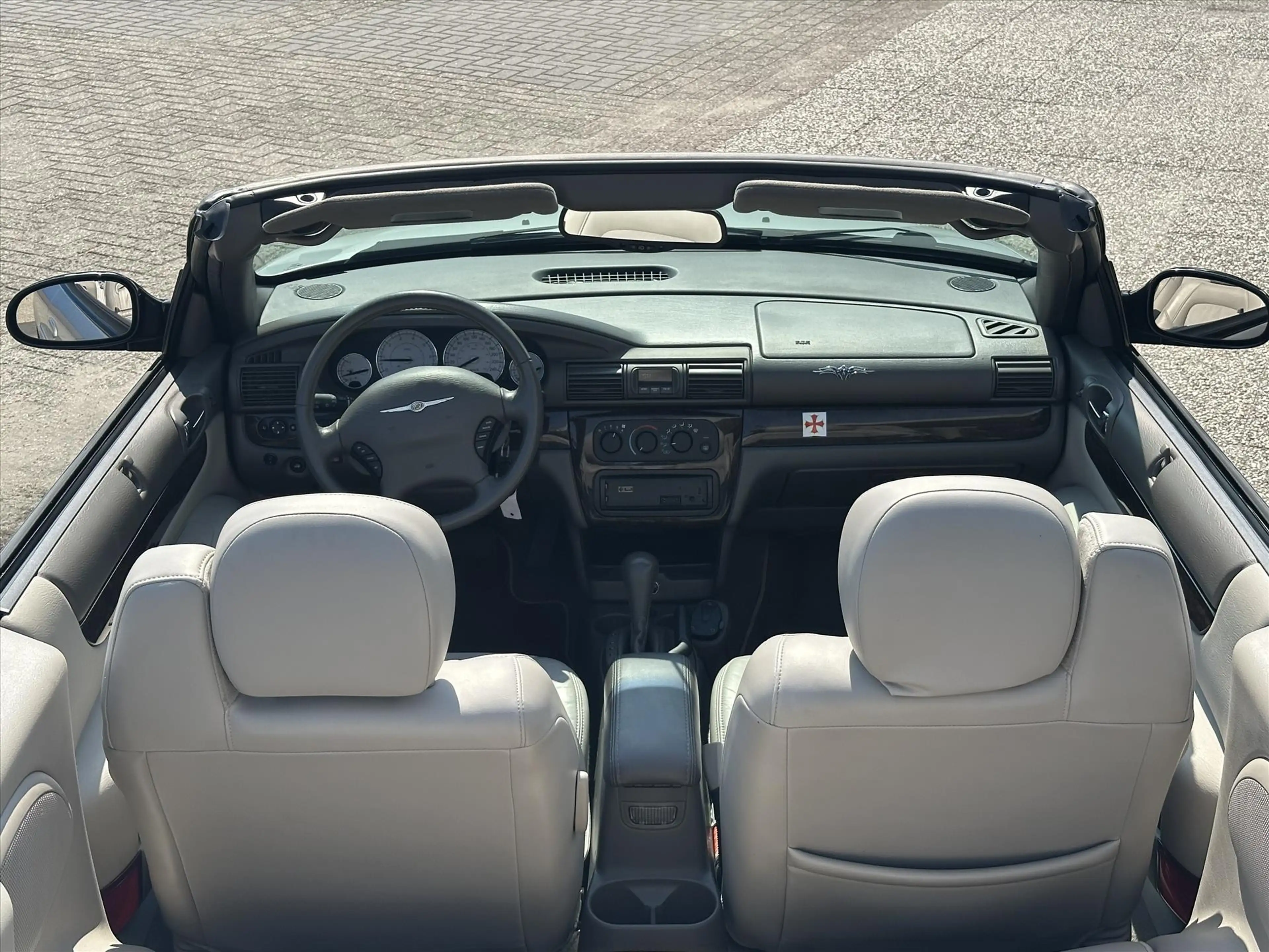 Chrysler Sebring 2.7 I V6 CABRIO AUT Limited — photo 13