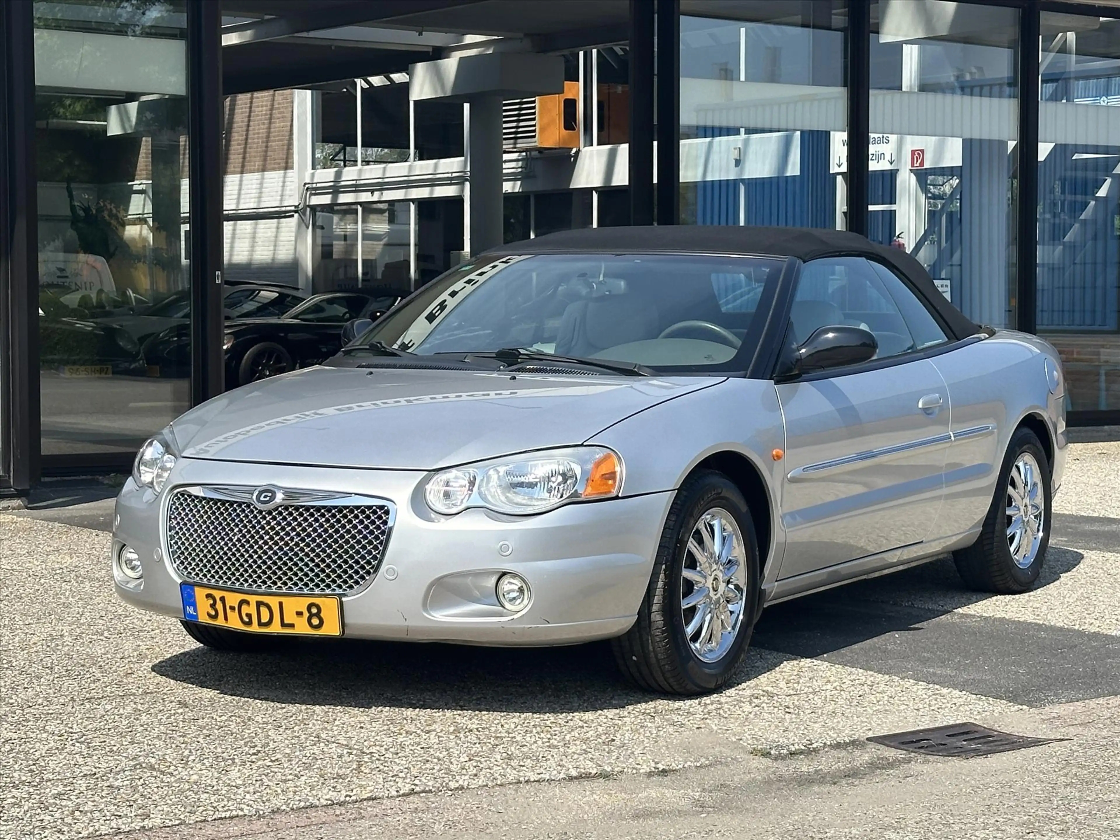 Chrysler Sebring 2.7 I V6 CABRIO AUT Limited — photo 2