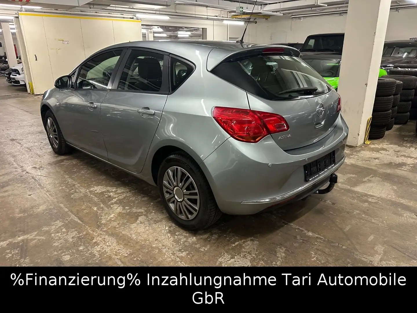 Opel Astra J 1.6 Active 5-türer Klima,PDC,AHK*99tkm* Grijs - 1