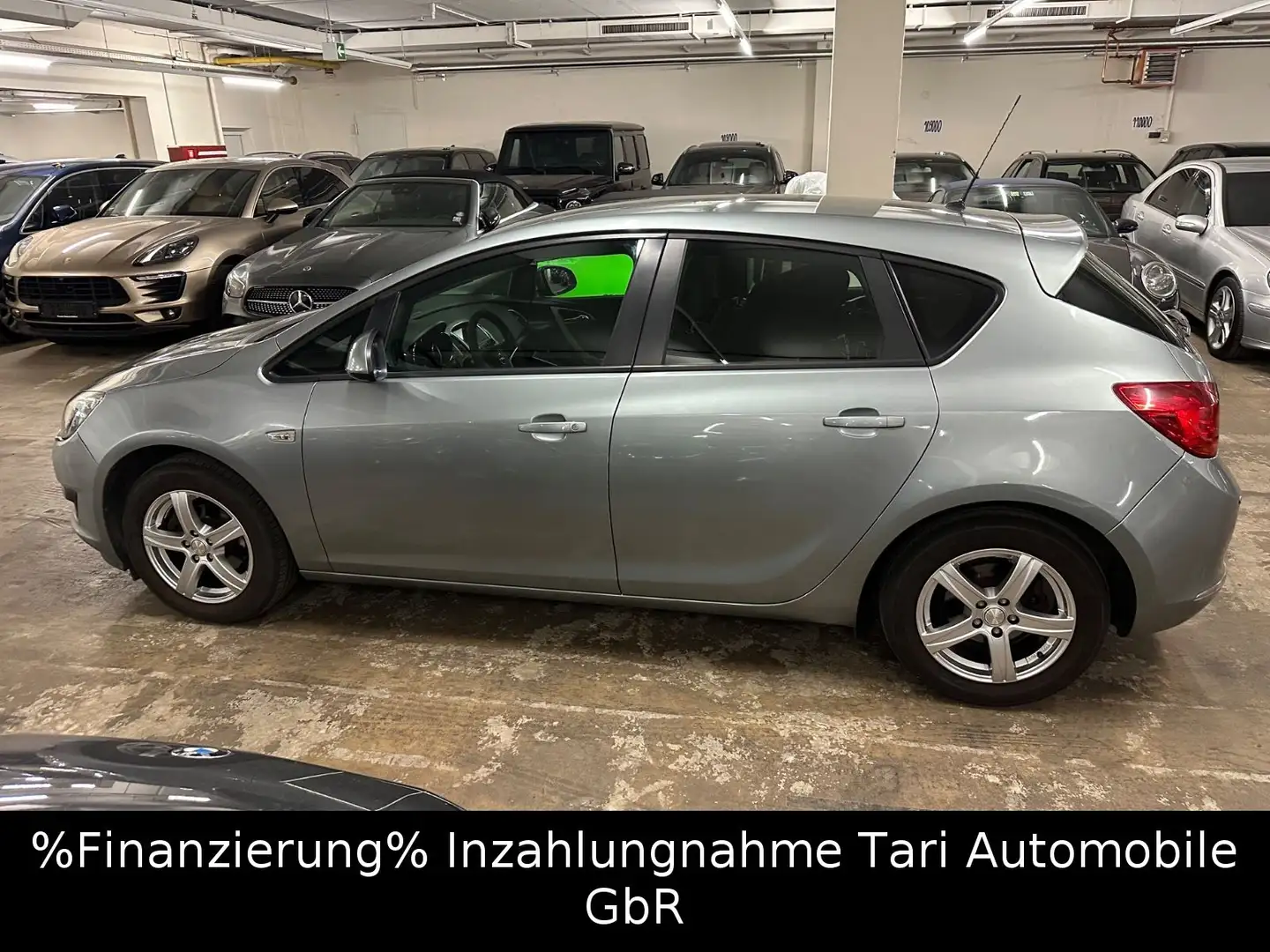 Opel Astra J 1.6 Active 5-türer Klima,PDC,AHK*99tkm* Grijs - 2