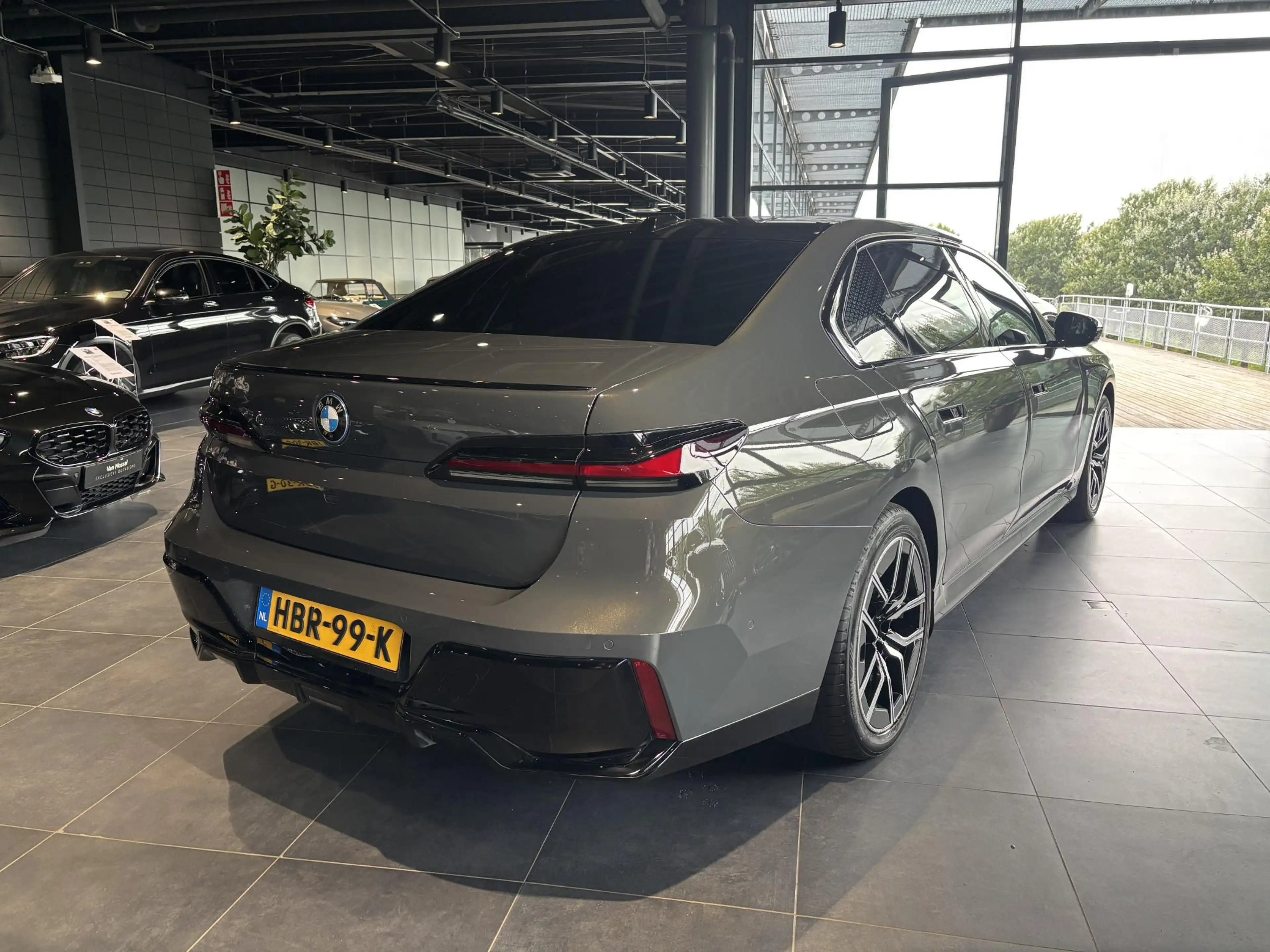 BMW i7 eDrive50 106 kWh | SOH 100 % | THEATER SCREEN | AU — photo 6