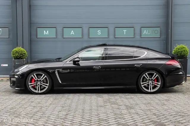 Porsche Panamera view 14