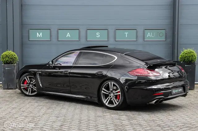 Porsche Panamera view 13