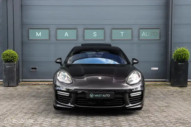 Porsche Panamera view 2