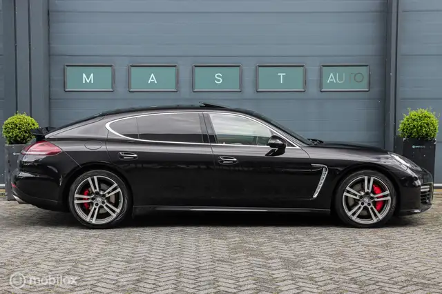 Porsche Panamera view 5