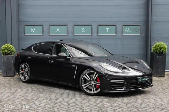 Porsche Panamera view 4